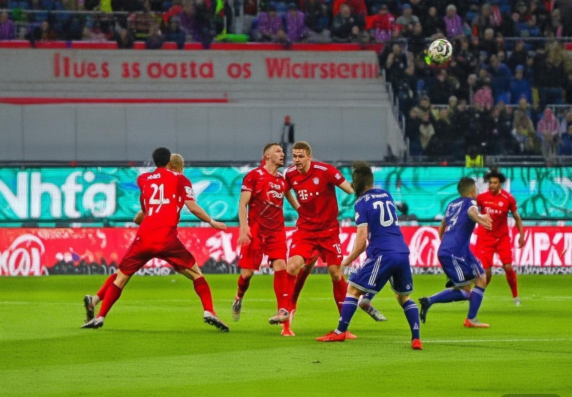 2017-2018赛季莱比锡红牛与拜仁慕尼黑对决回顾：德甲烽火中的战术较量与球星对决